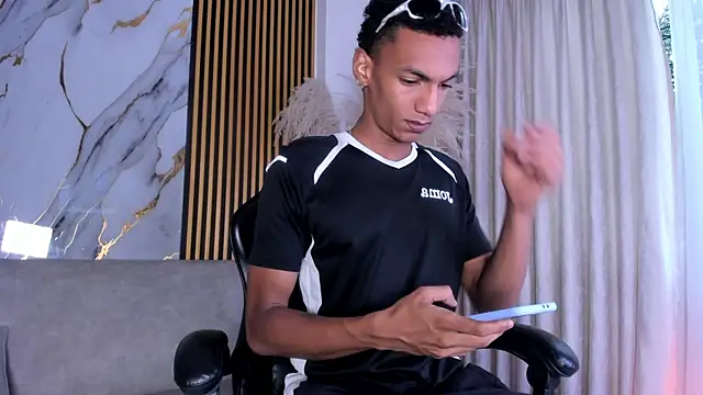 JulienSaint online show from July 15, 11:48 am