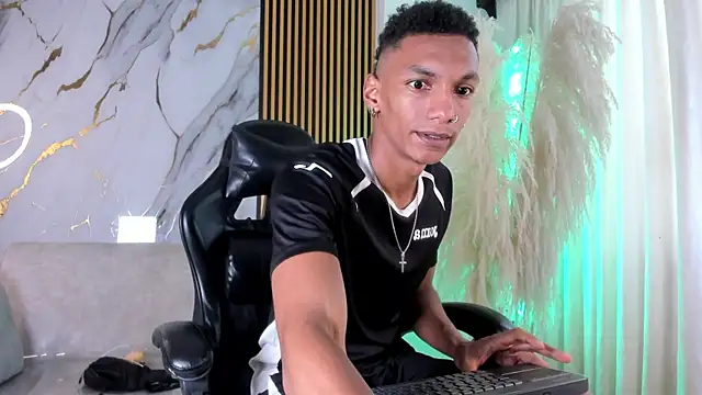 JulienSaint online show from July 19, 1:37 pm