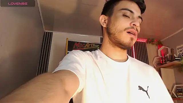 Bastian MCcormick online show from December 14, 11:59 am