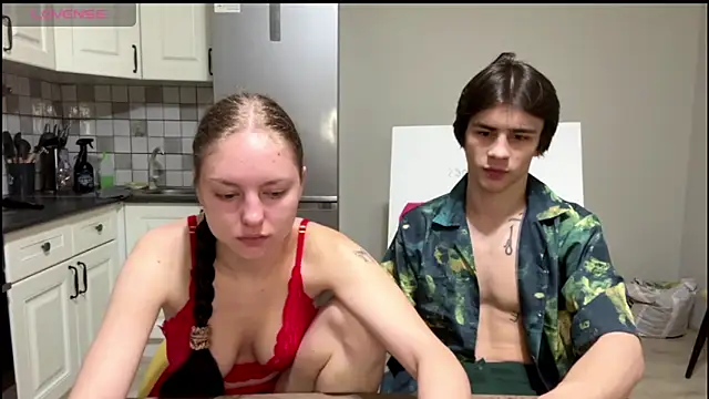 flowerscouple online show from March 1, 10:01 pm