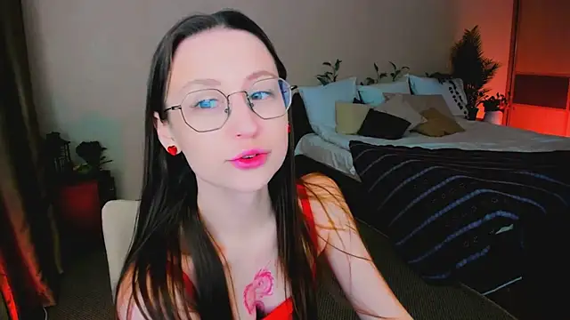 YourLovellyStory online show from February 10, 10:30 am