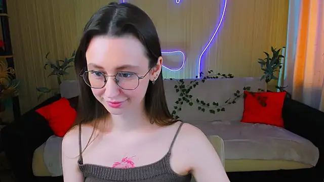 Snapshot of YourLovellyStory chatting on May 9, 1:49 pm YourLovellyStory online show from May 9, 1:49 pm