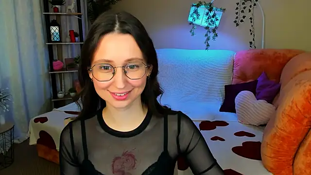 Snapshot of YourLovellyStory chatting on June 6, 12:32 pm YourLovellyStory online show from June 6, 12:32 pm