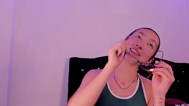 LauMiller online show from November 10, 11:37 pm