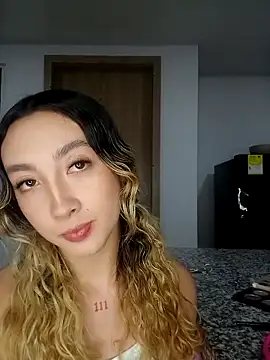 LauMiller online show from December 16, 12:15 am