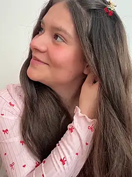 Emilyybennet  online show from June 28, 9:21 pm