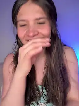 Emilyybennet  online show from July 18, 3:11 am