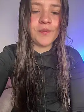 Emilyybennet  online show from July 23, 12:35 am
