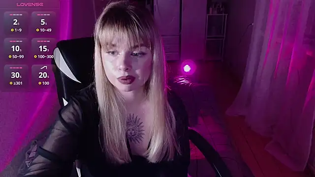 Snapshot of AngelicaHollywood chatting on March 18, 9:18 pm AngelicaHollywood online show from March 18, 9:18 pm