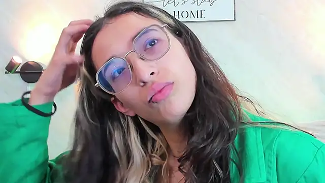 Emilia Bons online show from September 29, 1:49 pm