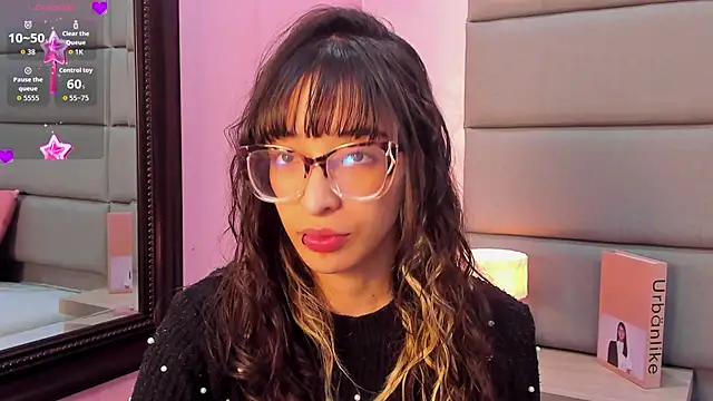 Emilia Bons online show from April 28, 1:49 pm