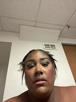 Cocomamii1 online show from January 13, 11:43 pm