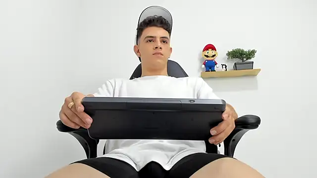 Snapshot of Mikecooper chatting on September 11, 11:27 pm Mikecooper online show from September 11, 11:27 pm