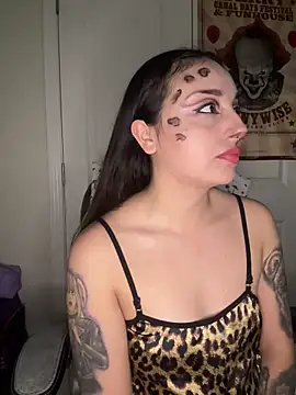 CharmingMaddie online show from December 18, 5:13 am