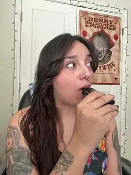 CharmingMaddie online show from March 18, 6:11 pm