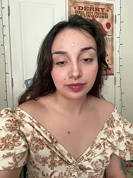 CharmingMaddie online show from April 22, 5:14 pm