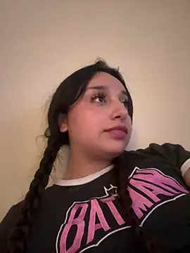 Snapshot of CharmingMaddie chatting on May 23, 5:01 am CharmingMaddie online show from May 23, 5:01 am
