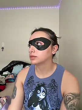 Snapshot of CharmingMaddie chatting on May 24, 3:39 pm CharmingMaddie online show from May 24, 3:39 pm