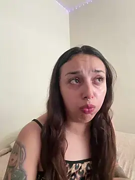 Snapshot of CharmingMaddie chatting on May 31, 4:14 pm CharmingMaddie online show from May 31, 4:14 pm