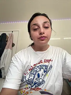 Snapshot of CharmingMaddie chatting on June 1, 4:52 pm CharmingMaddie online show from June 1, 4:52 pm