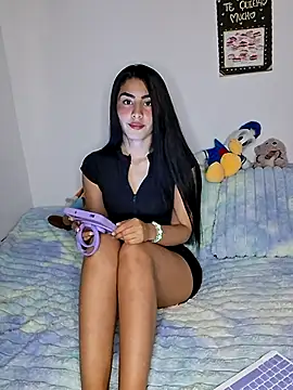 0Bonni1 online show from December 4, 9:45 pm