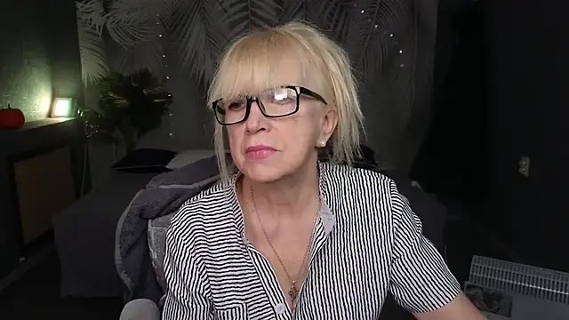 Snapshot of Sabina_Ros chatting on December 1, 8:30 am Sabina Ros online show from December 1, 8:30 am