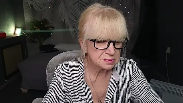 Snapshot of Sabina_Ros chatting on December 5, 8:12 am Sabina Ros online show from December 5, 8:12 am