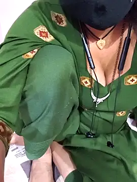 Love-pari077 online show from January 18, 2:43 pm