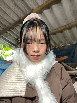 Snapshot of AdamLazis chatting on November 22, 12:42 am AdamLazis online show from November 22, 12:42 am