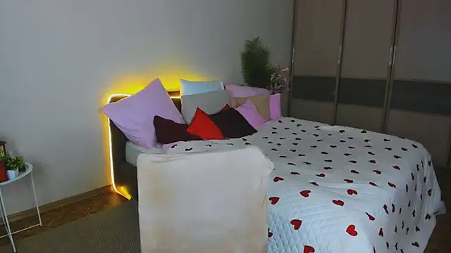 ChristinaConteeree online show from May 1, 7:29 pm