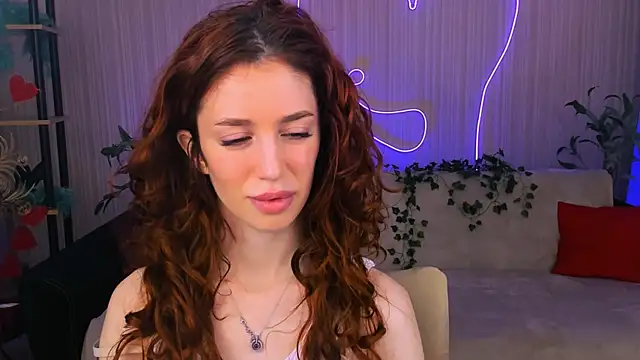 Snapshot of ChristinaConteeree chatting on June 4, 7:20 pm ChristinaConteeree online show from June 4, 7:20 pm