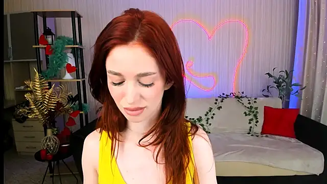 Snapshot of ChristinaConteeree chatting on June 12, 7:13 pm ChristinaConteeree online show from June 12, 7:13 pm