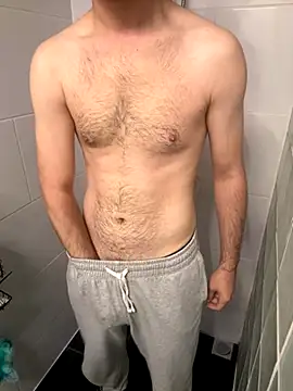 Snapshot of Frankieyyy1 chatting on November 20, 3:28 am Frankieyyy1 online show from November 20, 3:28 am