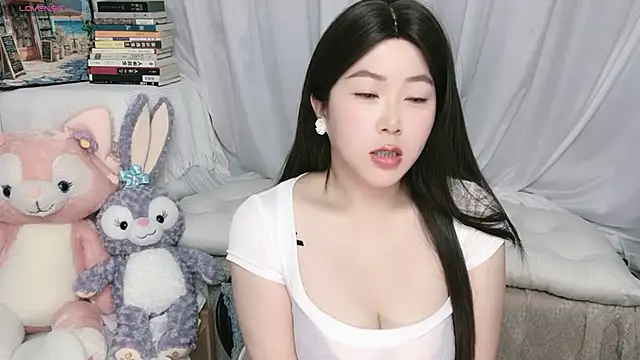 Snapshot of Emmaq996 chatting on May 14, 3:35 am Emmaq996 online show from May 14, 3:35 am