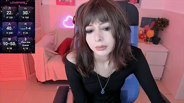 Snapshot of CrystallBloom chatting on November 7, 5:13 pm CrystallBloom online show from November 7, 5:13 pm