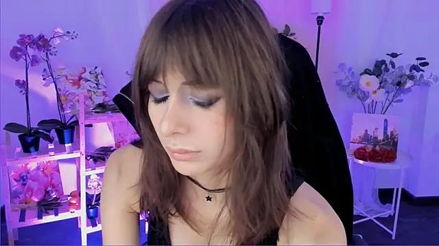 Snapshot of CrystallBloom chatting on December 16, 4:12 pm CrystallBloom online show from December 16, 4:12 pm