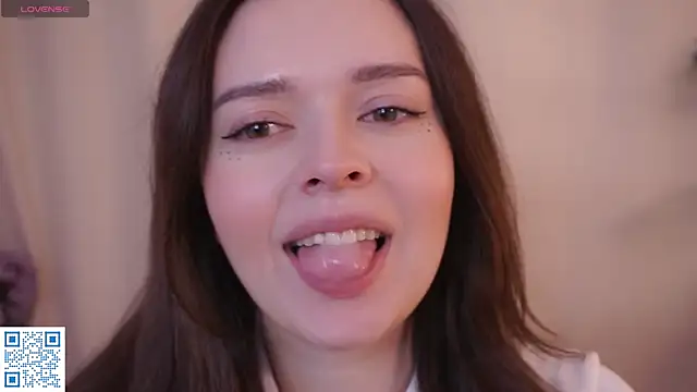 Snapshot of BlissHey chatting on October 24, 4:14 pm BlissHey online show from October 24, 4:14 pm