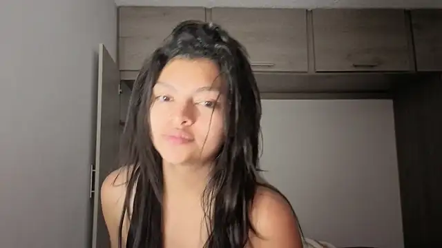 Snapshot of Candela___ chatting on November 6, 7:09 am Candela online show from November 6, 7:09 am