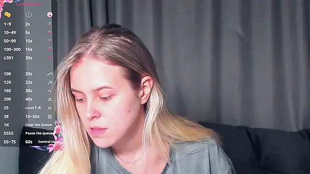 Snapshot of AngelAnty chatting on November 7, 4:18 pm AngelAnty online show from November 7, 4:18 pm