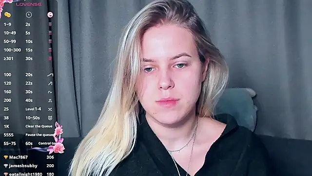 Snapshot of AngelAnty chatting on November 17, 1:06 pm AngelAnty online show from November 17, 1:06 pm