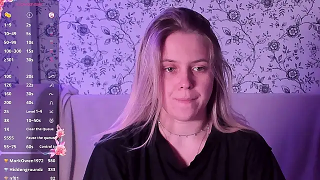 Snapshot of AngelAnty chatting on December 13, 7:53 pm AngelAnty online show from December 13, 7:53 pm