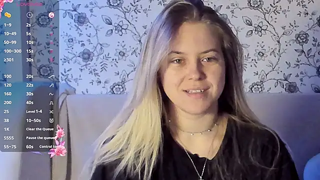 Snapshot of AngelAnty chatting on December 18, 2:01 pm AngelAnty online show from December 18, 2:01 pm