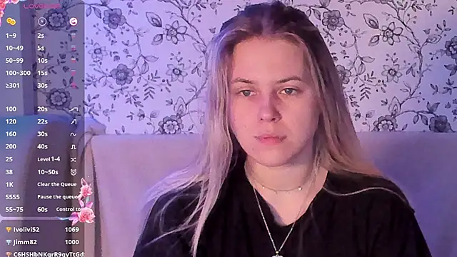 Snapshot of AngelAnty chatting on December 19, 2:13 pm AngelAnty online show from December 19, 2:13 pm