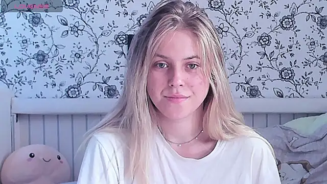 AngelAnty online show from June 25, 1:04 pm
