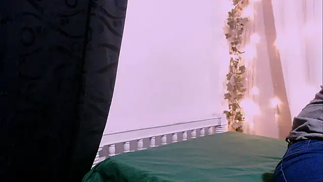 angelainparis28 online show from December 18, 5:24 am