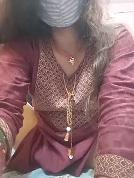 Snapshot of hiddennisha chatting on August 5, 3:09 am hiddennisha online show from August 5, 3:09 am
