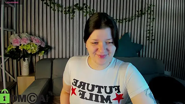 Snapshot of Michele_Greenn chatting on December 3, 1:02 am Michele Greenn online show from December 3, 1:02 am