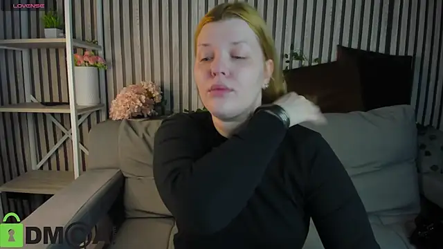 Michele Greenn online show from March 19, 1:20 am