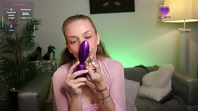 NovaHollisx online show from November 14, 5:39 am