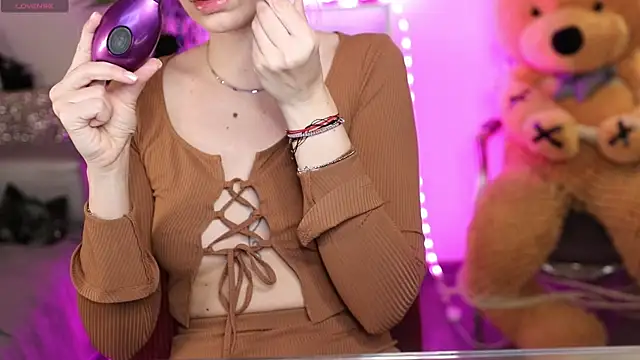 NovaHollisx online show from April 30, 3:57 am